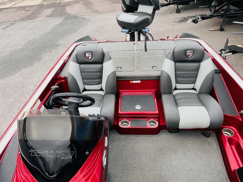 Slide: The Image of Triton 18 TrX 2015 - 27