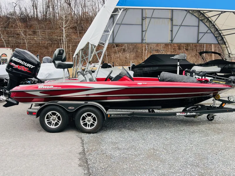 Slide: The Image of Triton 18 TrX 2015 - 28