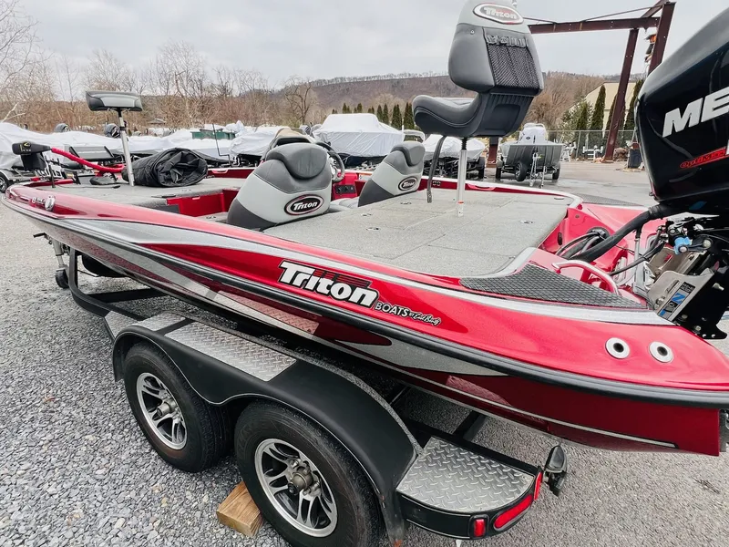 Slide: The Image of Triton 18 TrX 2015 - 35