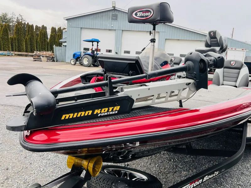 Slide: The Image of Triton 18 TrX 2015 - 36