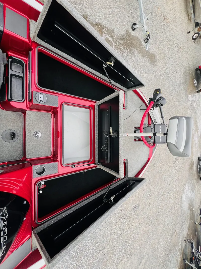 Slide: The Image of Triton 18 TrX 2015 - 9