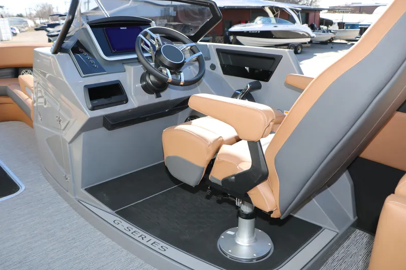 Slide: The Image of Captain's seat and helm of 2026 Sylvan G5 LZ DH Platinum Edition Tri-Toon boat. - 31
