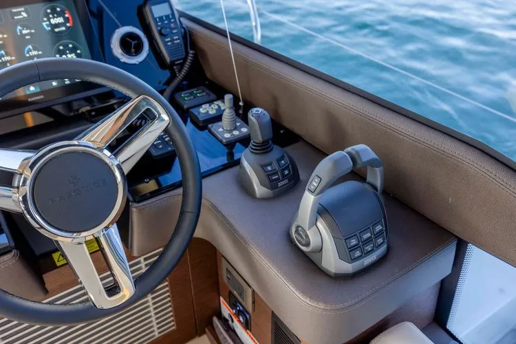 Slide: The Image of 2023 Prestige 520 - Image 27 - 27