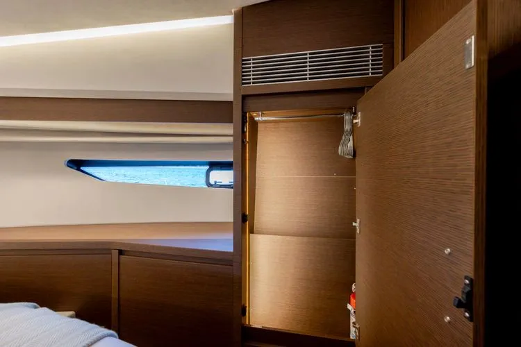 Slide: The Image of 2023 Prestige 520 - Image 43 - 43