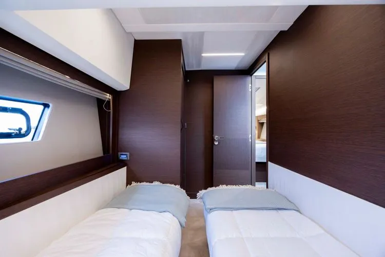 Slide: The Image of 2023 Prestige 520 - Image 48 - 48