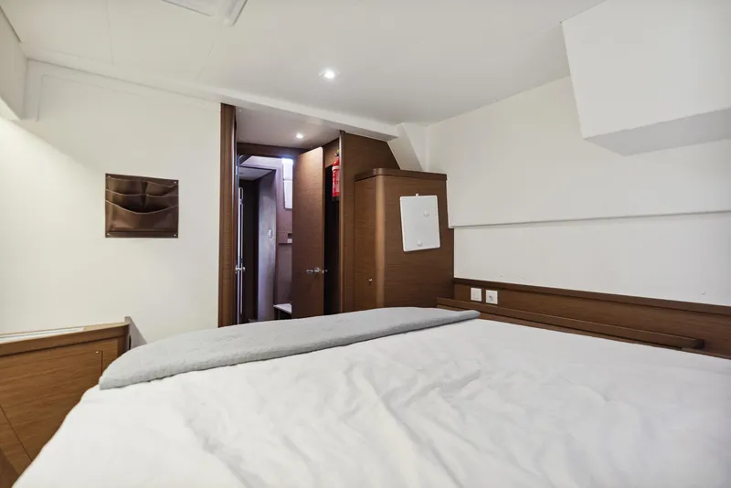 Slide: The Image of Lagoon 42 2019 - 84