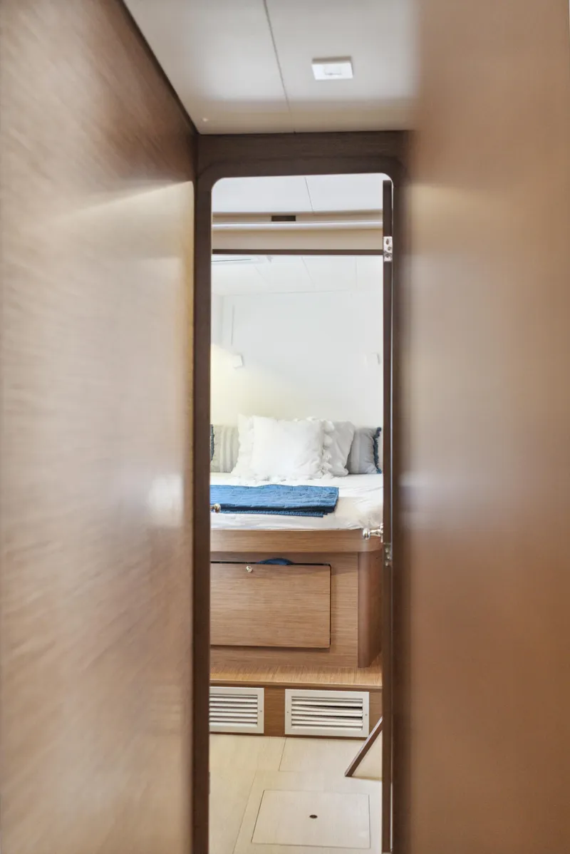 Slide: The Image of Lagoon 42 2019 - 88