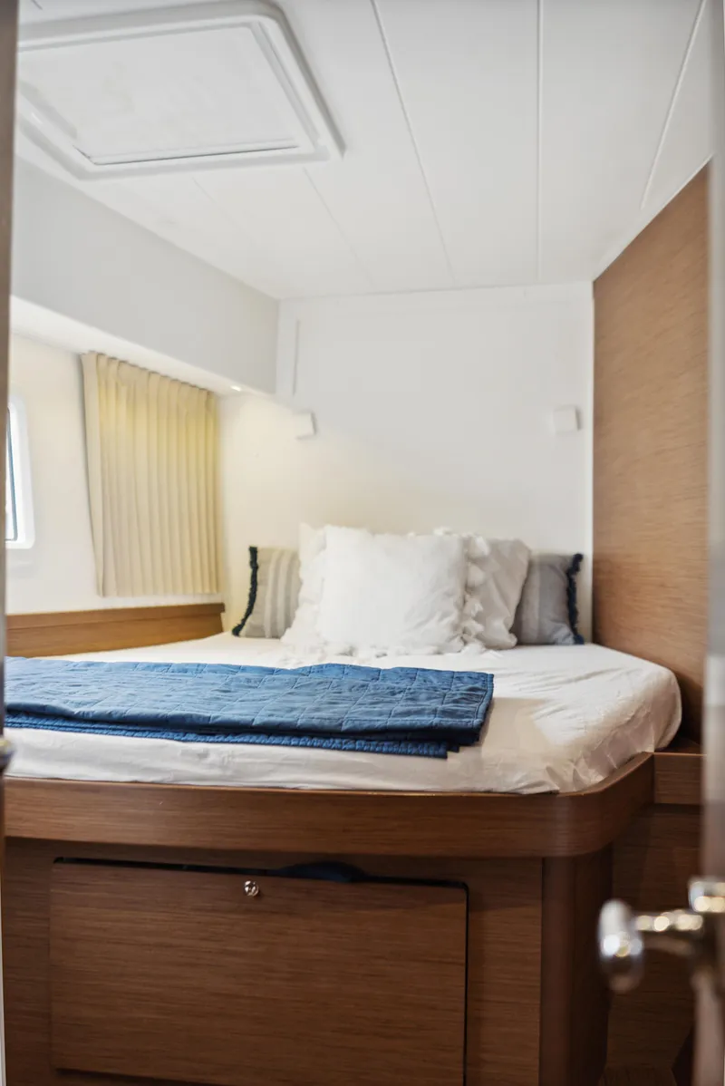 Slide: The Image of Lagoon 42 2019 - 89