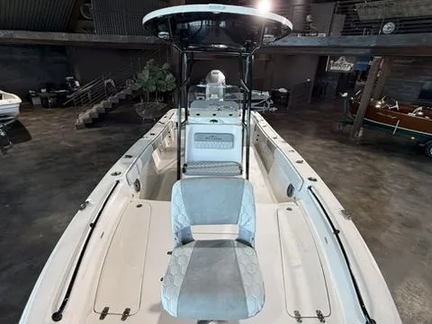 Slide: The Image of Sea Chaser 26 LX 2026 - 32