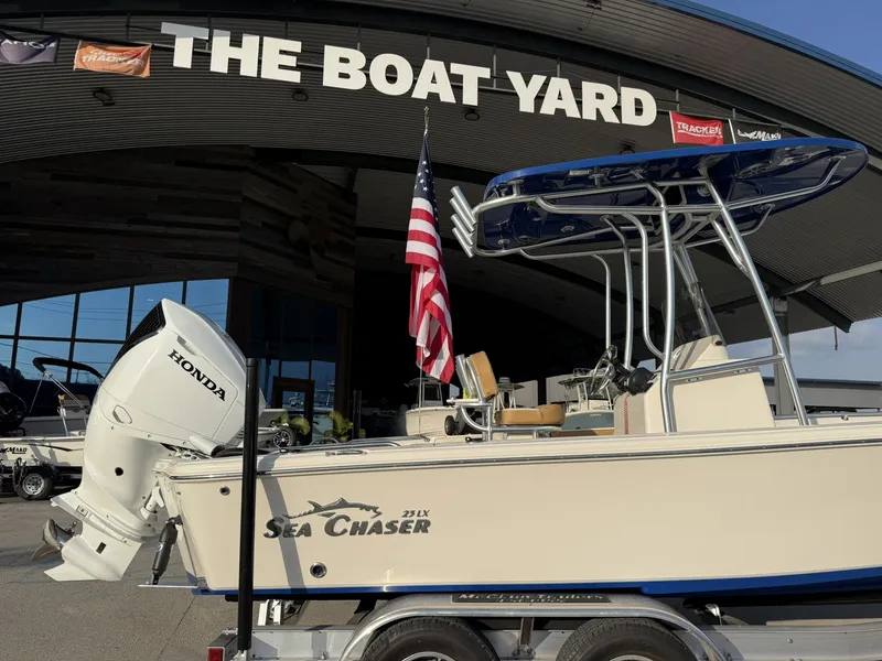 Slide: The Image of Sea Chaser 23 LX 2026 - 4