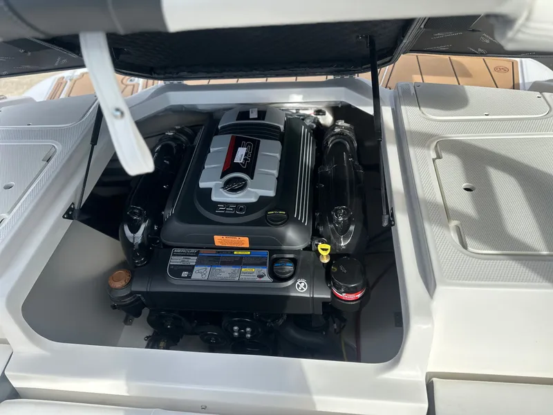 Slide: The Image of Chaparral 21 SSi 2026 - 8