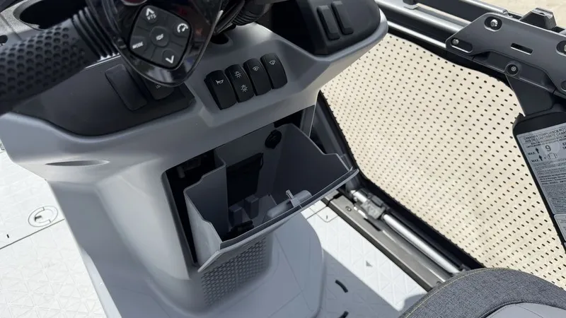 Slide: The Image of Sea-Doo Switch Sport™ 21 - 300 Hp Galvanized 2026 - 16