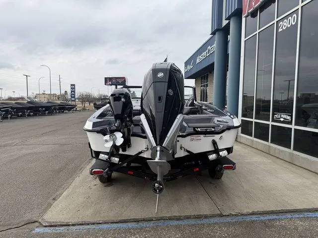 Slide: The Image of Lund 202 PRO-V GL Sport 2026 - 10