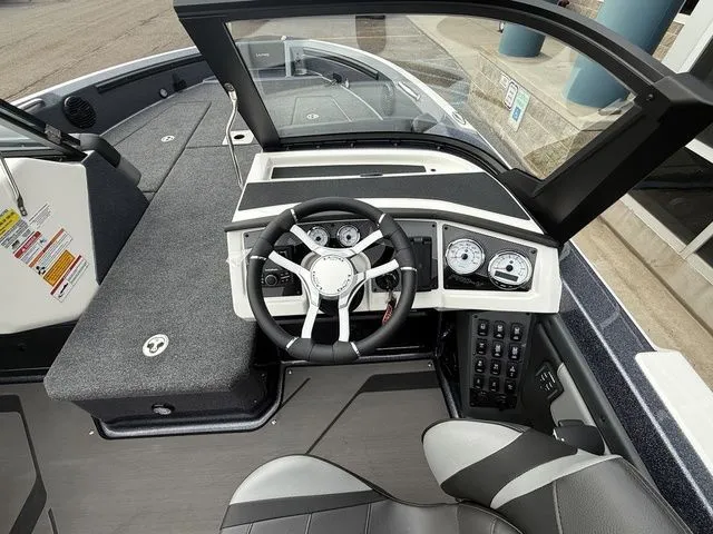 Slide: The Image of Lund 202 PRO-V GL Sport 2026 - 19