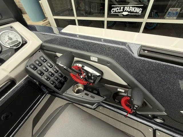 Slide: The Image of Lund 202 PRO-V GL Sport 2026 - 21