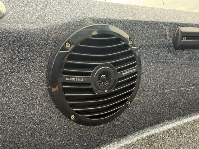 Slide: The Image of Lund 202 PRO-V GL Sport 2026 - 30