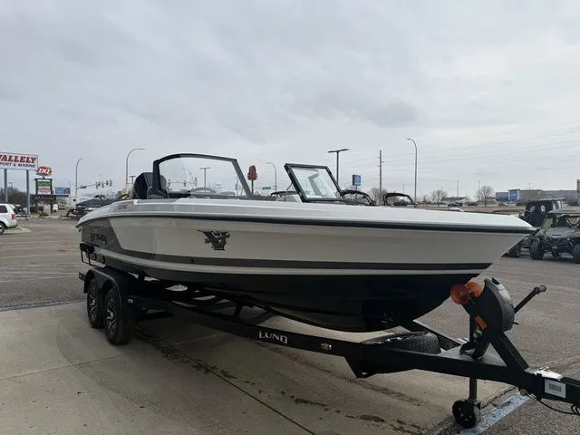 Slide: The Image of Lund 202 PRO-V GL Sport 2026 - 6