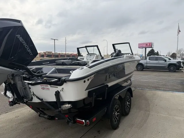 Slide: The Image of Lund 202 PRO-V GL Sport 2026 - 7