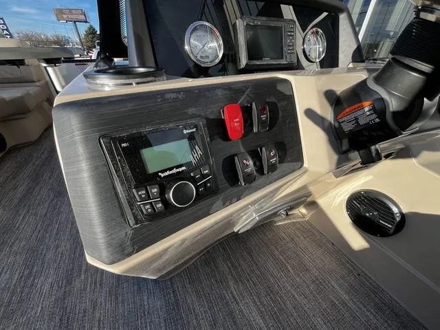 Slide: The Image of Bennington 22SSR Lux TriToon Pontoon 2026 - 18