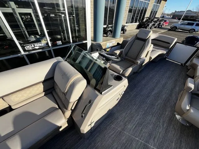 Slide: The Image of Bennington 22SSR Lux TriToon Pontoon 2026 - 22