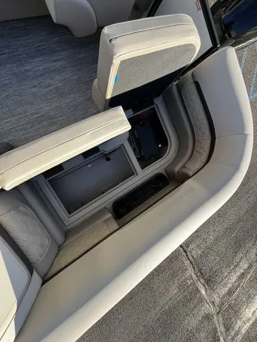 Slide: The Image of Bennington 22SSR Lux TriToon Pontoon 2026 - 26