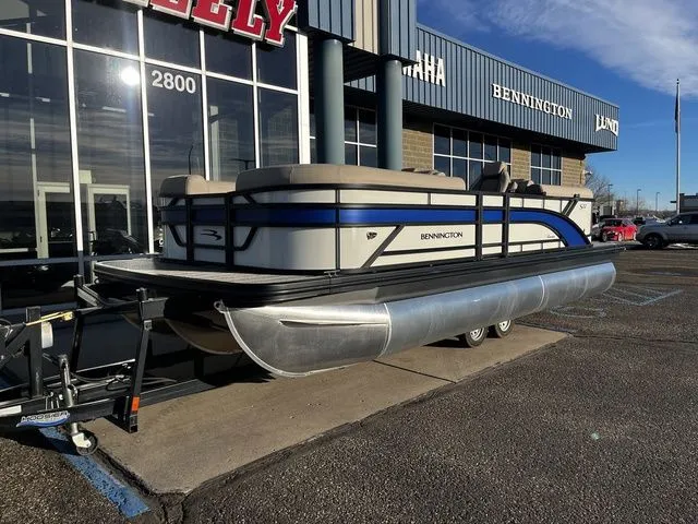 Slide: The Image of Bennington 22SSR Lux TriToon Pontoon 2026 - 3