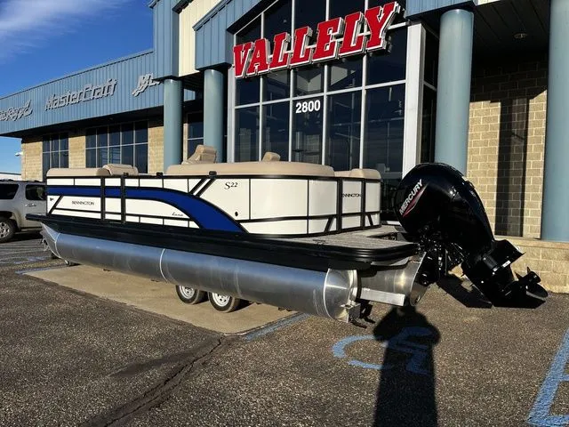 Slide: The Image of Bennington 22SSR Lux TriToon Pontoon 2026 - 6