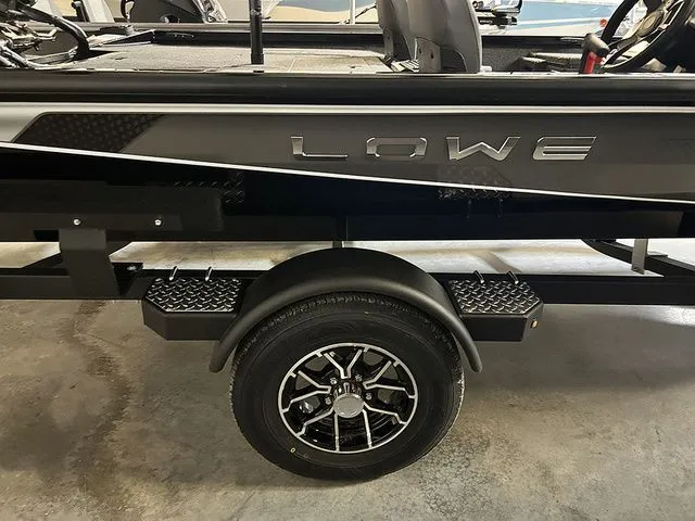 Slide: The Image of Lowe Stinger 175C 2026 - 9