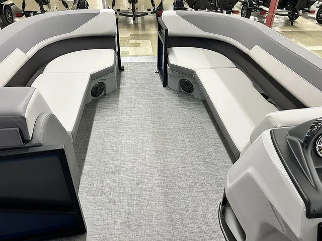 Slide: The Image of Lowe LS 210 WT 2026 - 4