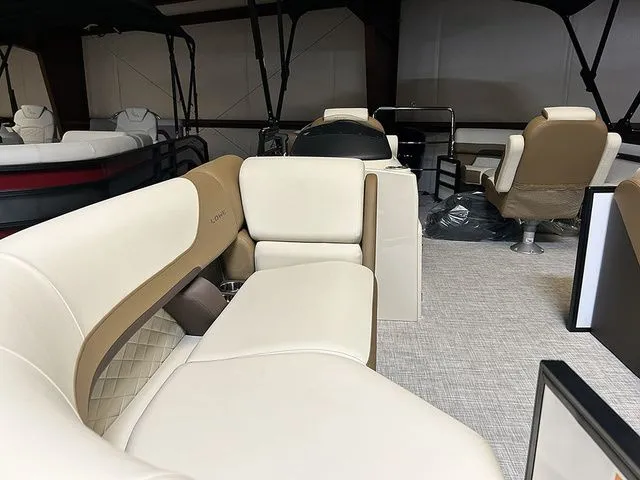 Slide: The Image of Lowe SS 210 WT TL 2026 - 16