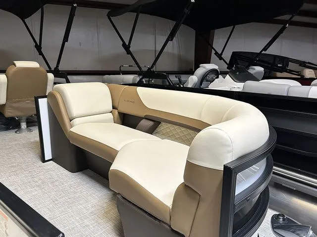 Slide: The Image of Lowe SS 210 WT TL 2026 - 4