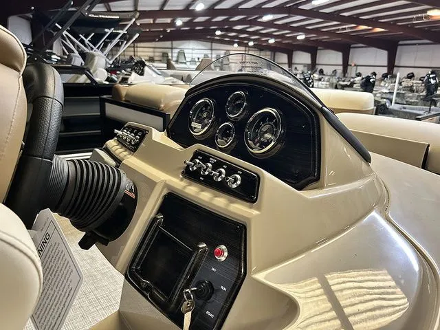 Slide: The Image of Lowe SS 210 WT TL 2026 - 7