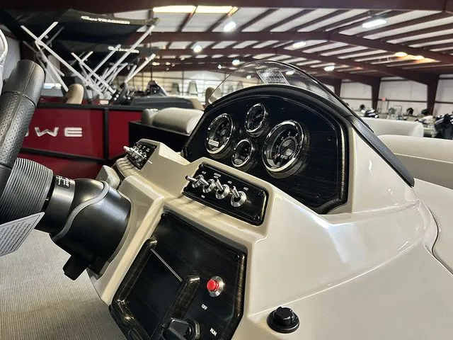 Slide: The Image of Lowe SS 210 WT 2026 - 3