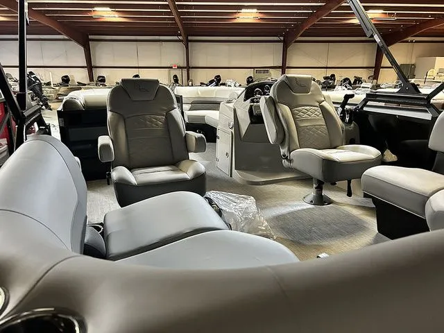 Slide: The Image of Lowe SS 210 WT 2026 - 5