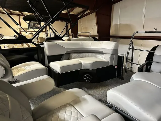 Slide: The Image of Lowe SS 210 WT 2026 - 6