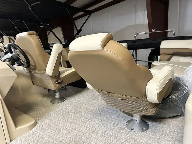 Slide: The Image of Lowe SS 210 WT 2026 - 10