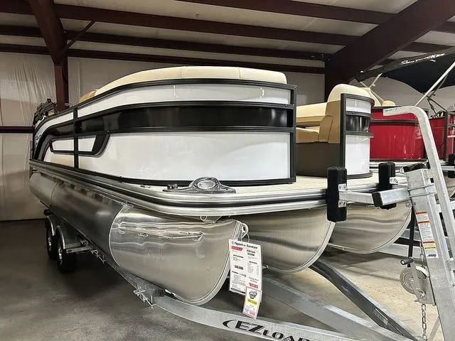 Slide: The Image of Lowe SS 210 WT 2026 - 2