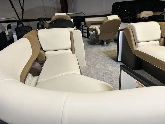 Slide: The Image of Lowe SS 210 WT 2026 - 3