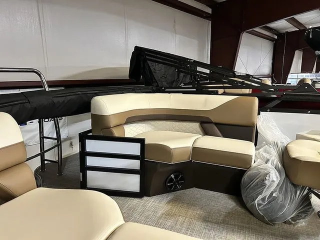 Slide: The Image of Lowe SS 210 WT 2026 - 6