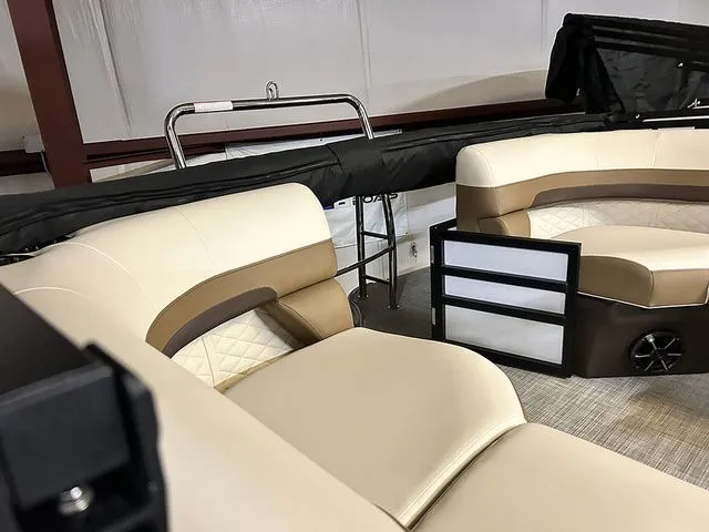 Slide: The Image of Lowe SS 210 WT 2026 - 7