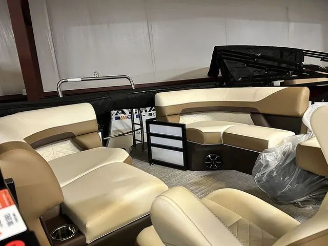 Slide: The Image of Lowe SS 210 WT 2026 - 9