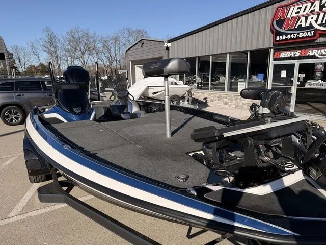 Slide: The Image of Skeeter FXR20 Limited 2021 - 10