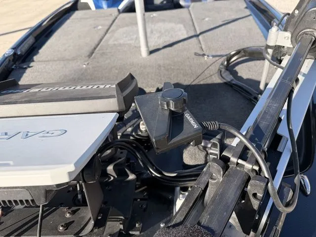 Slide: The Image of Skeeter FXR20 Limited 2021 - 12