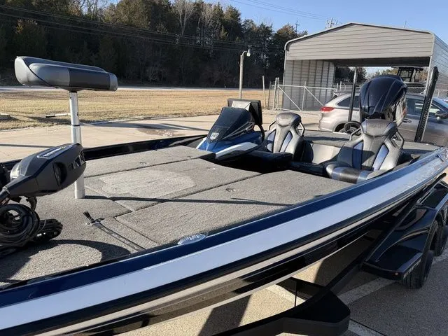 Slide: The Image of Skeeter FXR20 Limited 2021 - 14