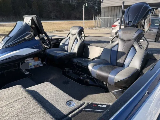 Slide: The Image of Skeeter FXR20 Limited 2021 - 15