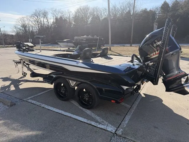 Slide: The Image of Skeeter FXR20 Limited 2021 - 17