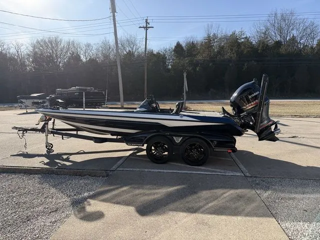 Slide: The Image of Skeeter FXR20 Limited 2021 - 18