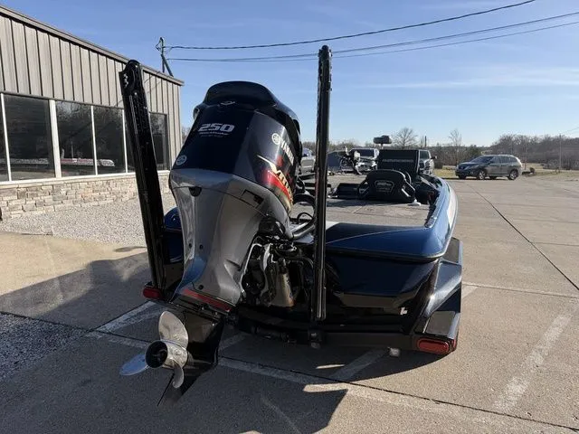 Slide: The Image of Skeeter FXR20 Limited 2021 - 2