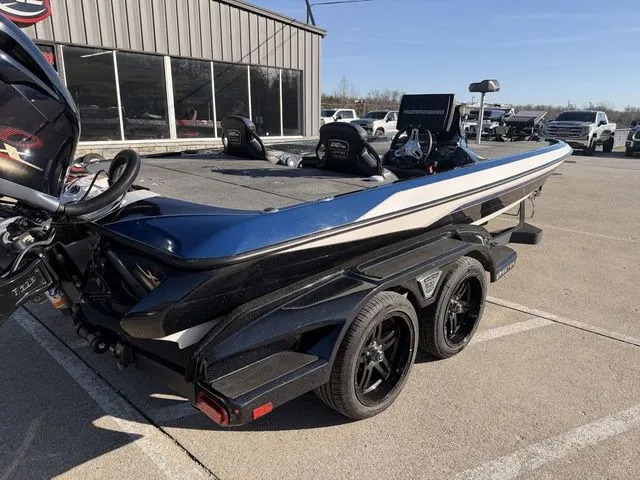 Slide: The Image of Skeeter FXR20 Limited 2021 - 4