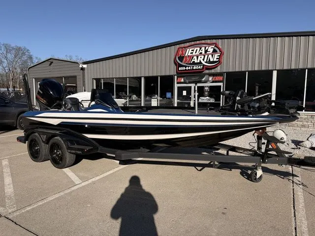 Slide: The Image of Skeeter FXR20 Limited 2021 - 9